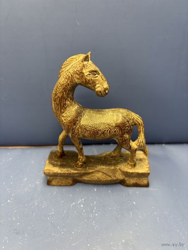 Статуэтка бегущая лошадь конь
