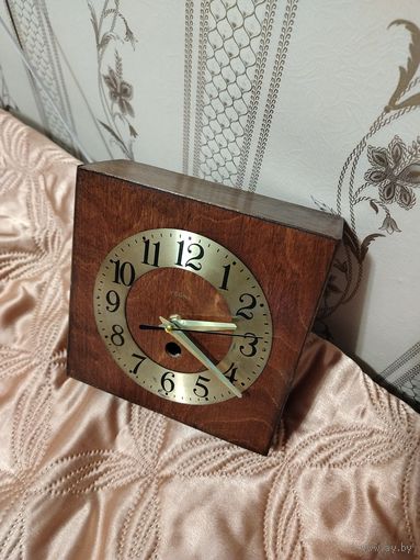 Настольно-настенные кварцевые часы на основе корпуса от часов "Весна".