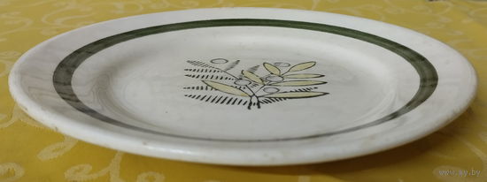 Тарелка десертная. Каменнобродский фаянсовый завод (Каменнобродск), 1950-е гг