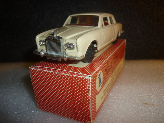 Модель авто ROLLS ROYСE Silver Shadow. A-26. СССР. Донецк. 1:43.