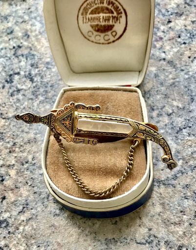 Брошь. Брошь-зажим