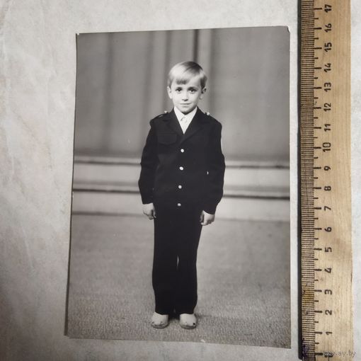 Фотография. История СССР в лицах. Первоклассник. Поздний СССР.  Школьная форма. 1 сентября 1990 год.