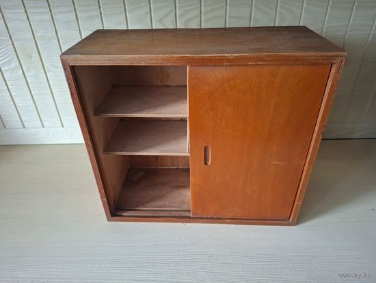 Настенный шкафчик,навесной для доргих украшений,ЛССР,Рига фанерный з-д,1969 год