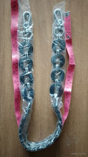 Ремень на плечо женской фирменной сумки под змеиную кожу