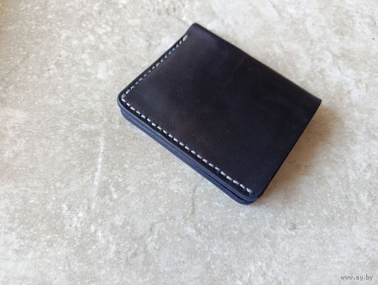Картхолдер ручной работы из натуральной кожи.