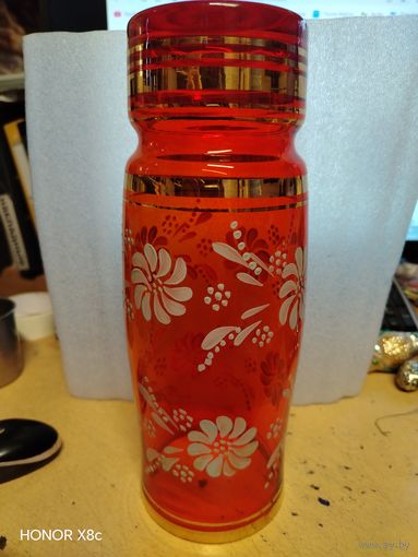 Ваза красная