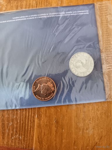 Две монеты в упаковке