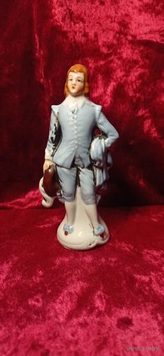 КОЛЛЕКЦИОННАЯ ФАРФОРОВАЯ СТАТУЭТКА КАВАЛЕР  ГЕРМАНИЯ ОРИГИНАЛ  .  Распродажа Коллекции !!! . Экспресс  Аукцион с рубля без МПЦ   .Много лотов в продаже .