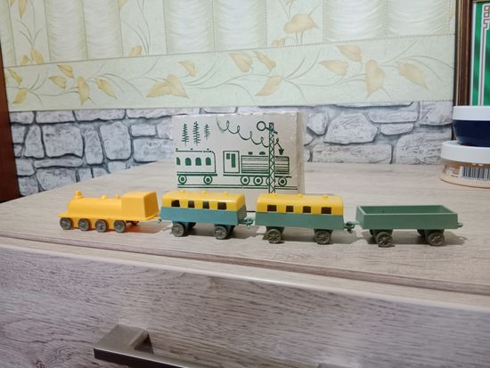 Редкая детская игрушка поезд Малютка 1981 г. СССР в родной коробке в идеальном состоянии с 1 руб без мц