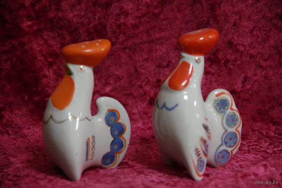 Статуэтки фарфоровые   " Петушки - солонки "   2 шт   (  целые )