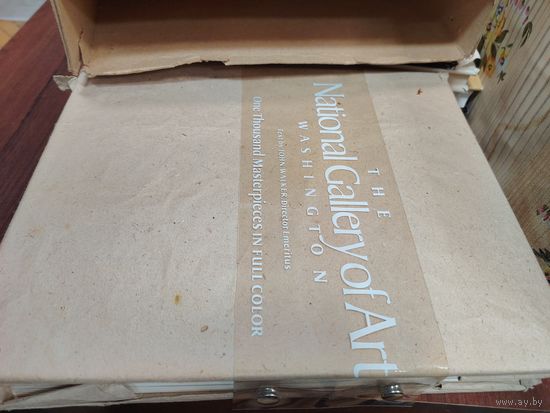 Редкое издание Национальная галерея искусств, Вашингтон, содержащая  Тысячу шедевров в полном цвете автором текста которой является заслуженный директор Джон Уокер.