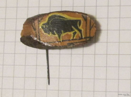 Значек деревянный. Зубр