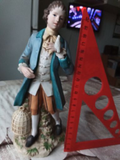 Фарфор мальчик с птичкой Италия клеймо есть