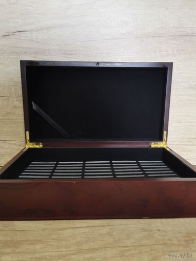 Ящик для 50 монет в капсулах до 49 мм. С рубля