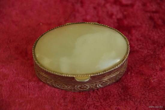 Шкатулка  ( накладка из Оникса )   3,5 см х5 см