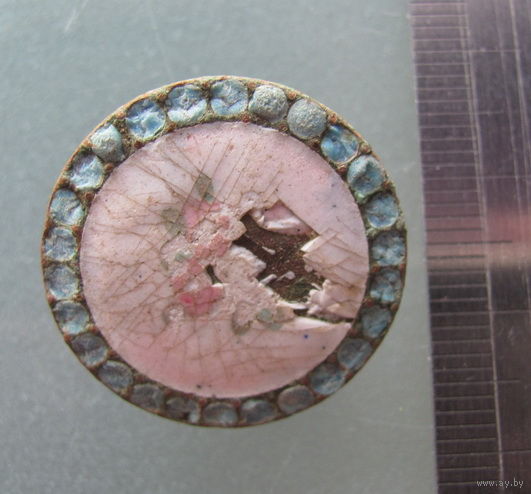 Запонка с эмалями.