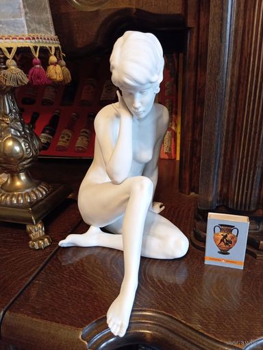 С 1 руб Статуэтка KAISER Германия Фарфор Большая Объёмная С НАСТУПАЮЩИМ 8 марта всех наших милых Женщин и Девушек ! ВСЁ ТОЛЬКО НАЧИНАЕТСЯ ..!)