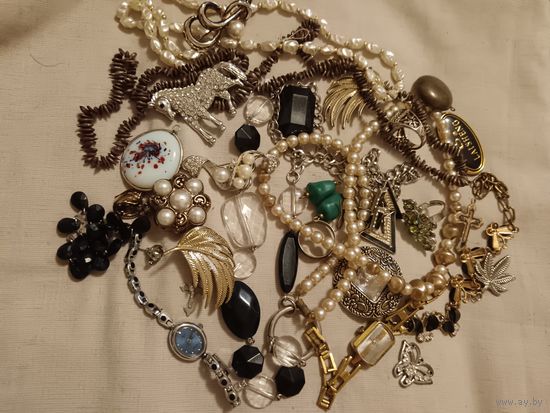 Лот бижутерии