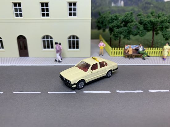 BMW M3 (E30) TAXI. Масштаб НО 1:87.