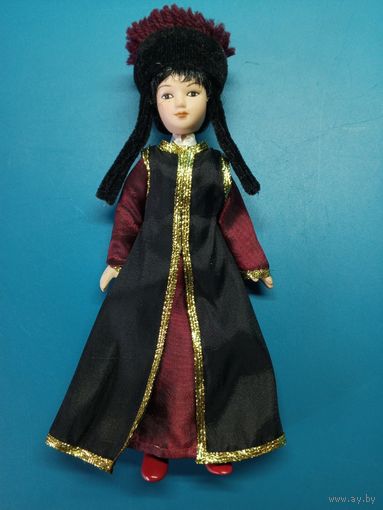 Фарфоровая кукла