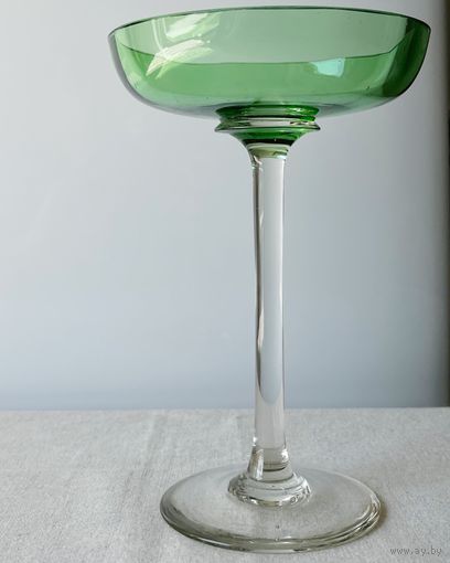 Ваза конфетница на высокой ножке цветное стекло 18x12cm