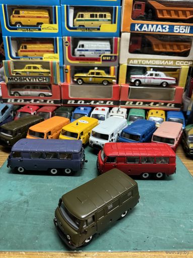 УАЗ-452В (с 1985 года УАЗ-3962), классический цвет хаки, металл, Тантал, Агат, Саратов с рубля