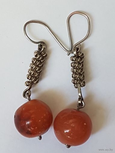 Серьги с камнем, шары, диаметр 1,3 см. Длина изделия 4,7 см. 70-е годы
