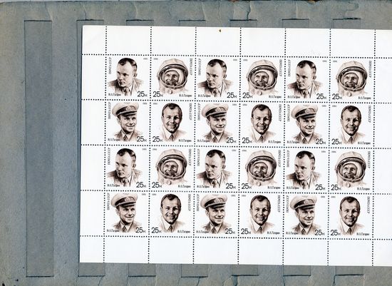 СССР, 1991,  ДЕНЬ КОСМОНАВТИКИ** серия 4м в сцепке В ЛИСТЕ ( 4 сцепки) чистая**