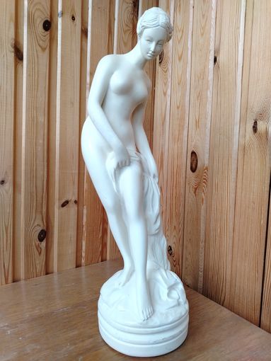Статуэтка купальщицы. Крупная.