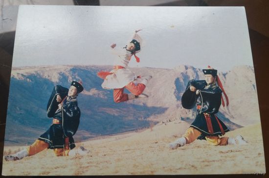 Монголия Чёрно-белый танец