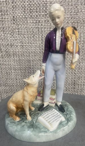 Винтажная фарфоровая статуэтка Англия Royal Doulton 2872 Young Master Мальчик со скрипкой и собакой. 16 х 18 см