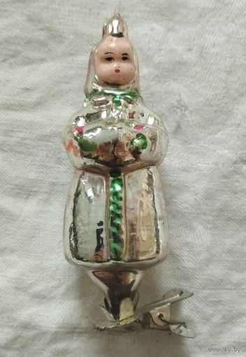 Ёлочная игрушка девочка с лукошком