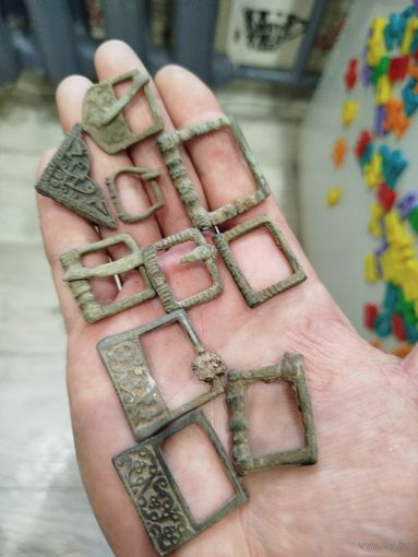 Очень старинные пряжки,с узорами,с рубля