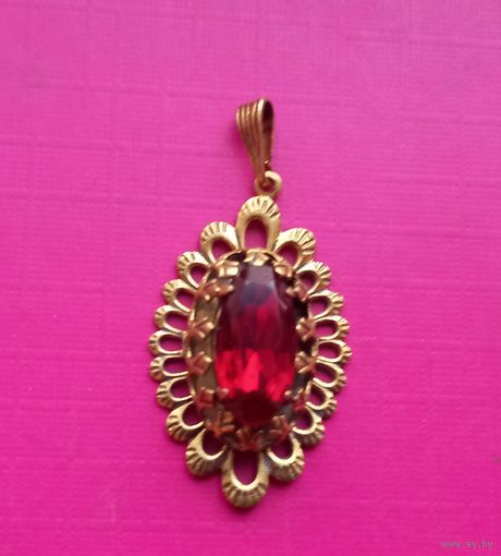 Старинный Красивый Кулон с камнем.