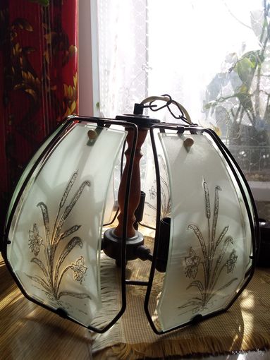 Продам люстру светильник 3X60 Вт