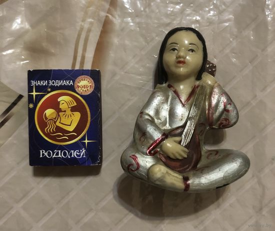 Узбечка с домрой. Колкий пластик.