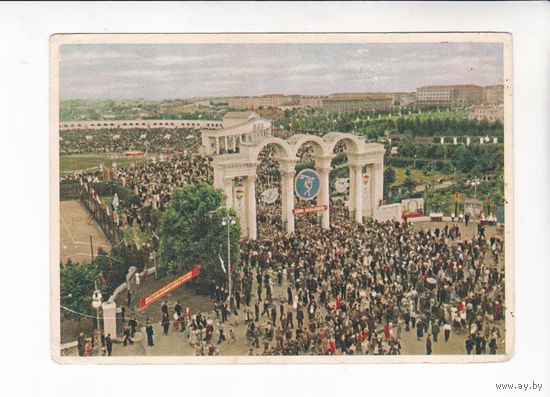 БССР ПЕРЕД НАЧАЛОМ ФУТБОЛЬНОГО МАТЧА ВХОД НА СТАДИОН ДИНАМО