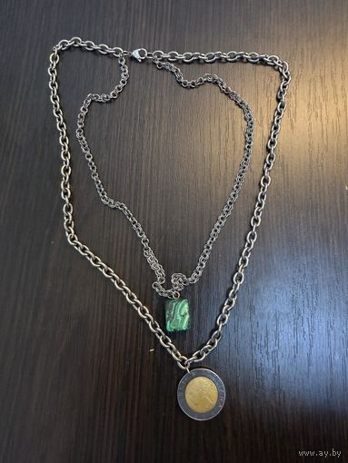 Винтажный набор из двух цепочек с подвесками на одной имитация малахита на другой монета .