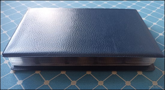 Альбом с монетами и банкнотами