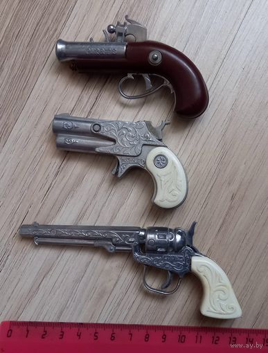 Три пистолета СССР.Взводятся.Щелкают.