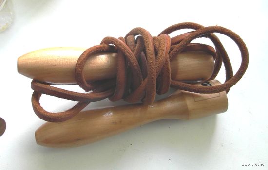 Скакалка спортивная(профессиональная).Кожа.под шибники.2.8 метра.HEKTOR.