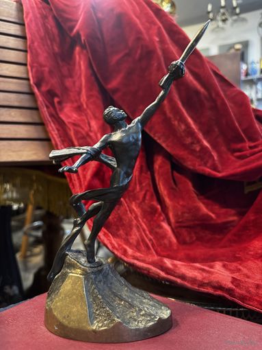 Бронзовая статуэтка