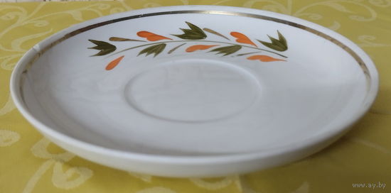 Блюдце эпохи СССР. Минский фарфоро-фаянсовый завод (Минск), 1968-1983 гг