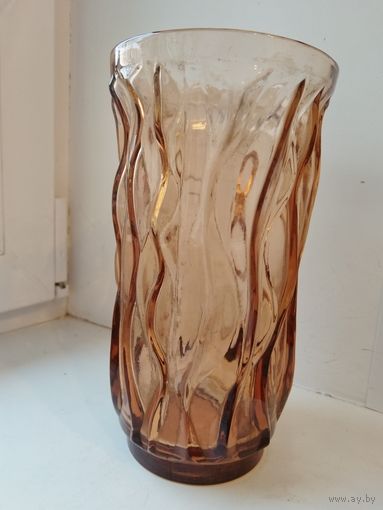 Большая ваза, медовое стекло.
