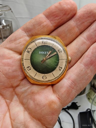 Часы ракета золотые