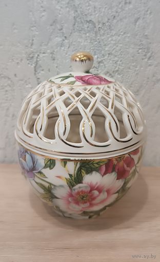 Винтажная шкатулка бомбоньерка William Collection. Англия.