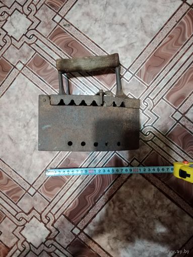 Утюг старинный угольный