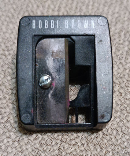 Точилка для косметических карандашей Bobby Brown