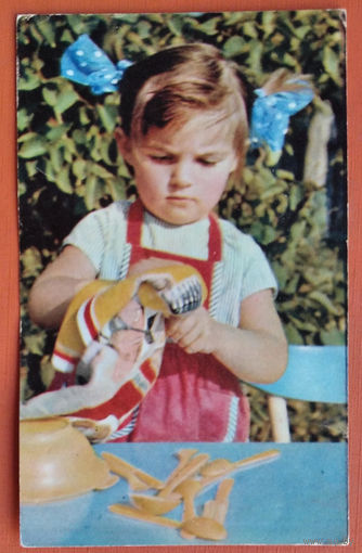 Игнатович Е. Маленькая хозяйка. 1969 г. Чистая