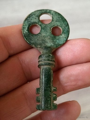 Старинный ключ в родной патине